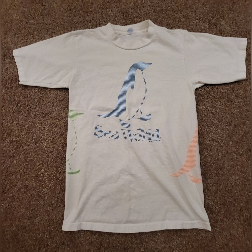Vintage 80"s SeaWorld Tshirt.